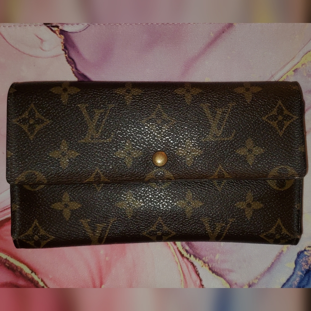 LV Vintage International Wallet